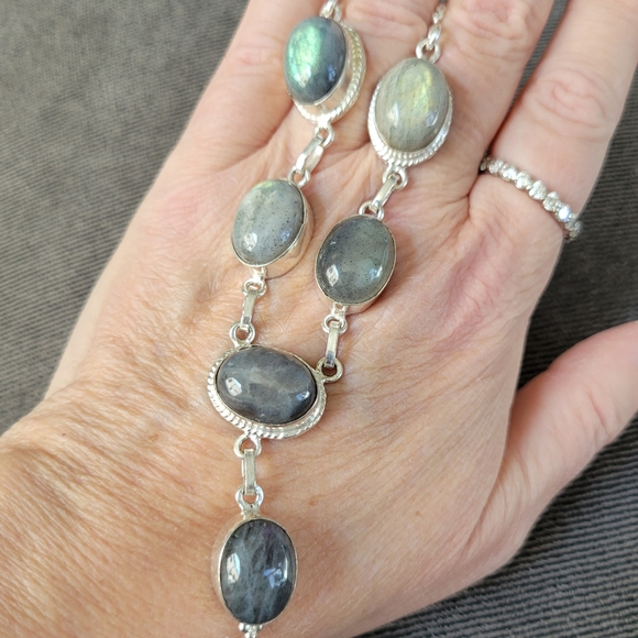 Jewelry - Elegant Silver and Gray Stone Necklace